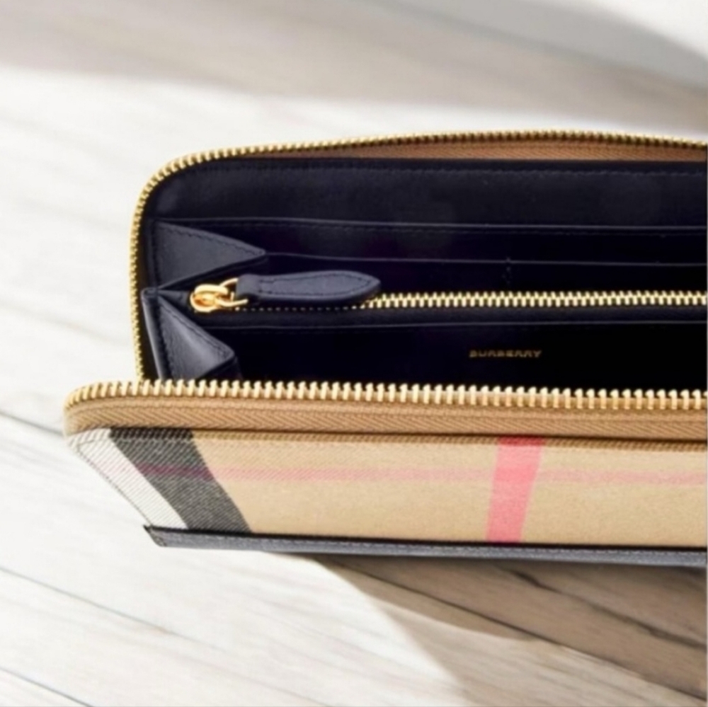NWT Burberry Long Zip Wallet - Picture 3 of 6